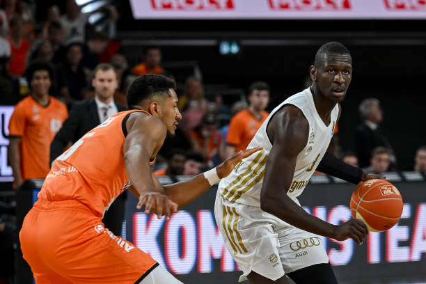 现了他与队 现了他与队